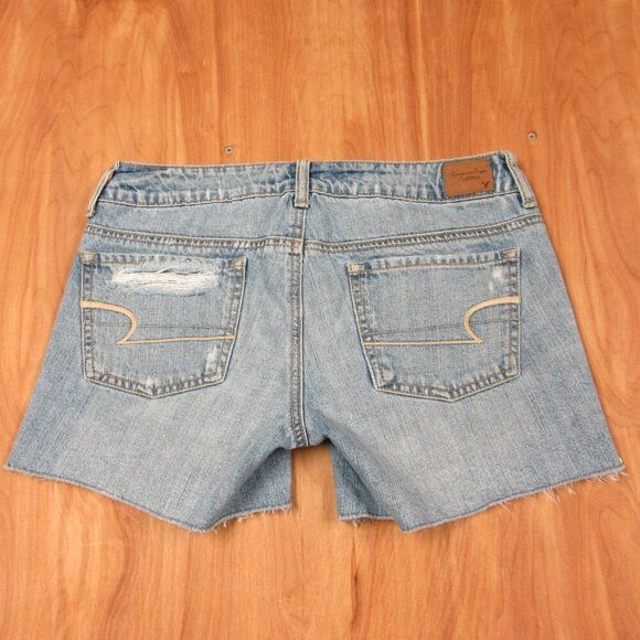 AMERICAN EAGLE Frayed Hem Cuffed Jean Shorts Womens Sz 4 Ripped Destroyed Denim - Picture 12 of 12